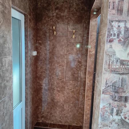 Hotel Гостевой Дом Ирина Sochumi Exterior foto